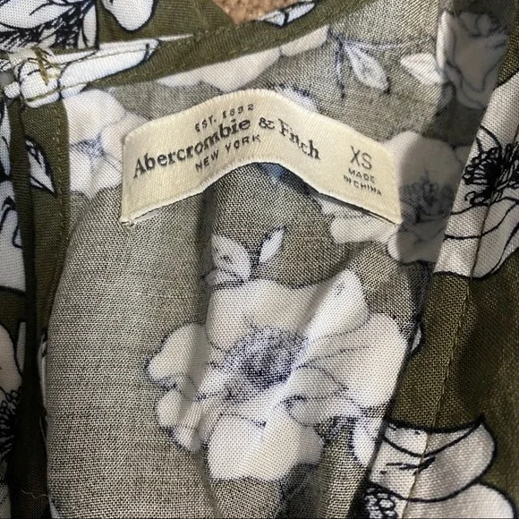 Abercrombie & Fitch Green & White Floral Long Sleeve Women’s Romper Size XS - Picture 4 of 4